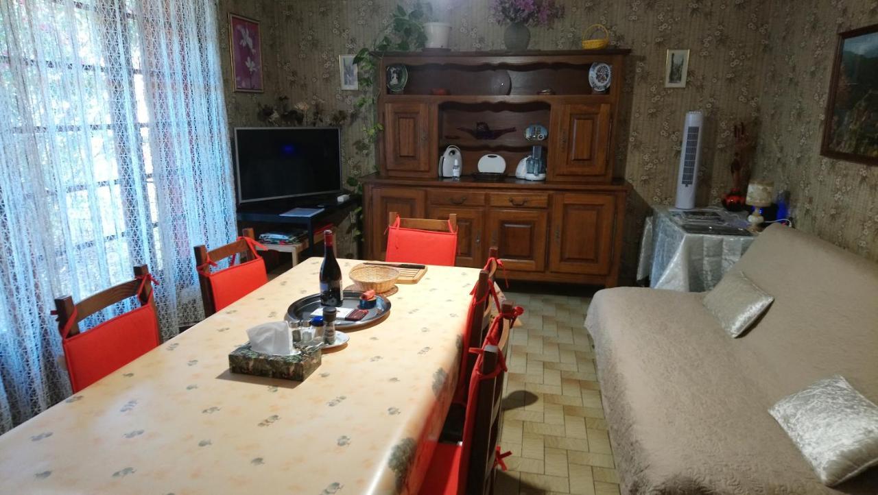 F2 de 45 m2 avec jardin au rdc dans villa chiens OK à 5 min à pied des Thermes de Vernet-les-Bains, location de samedi à samedi Exterior foto
