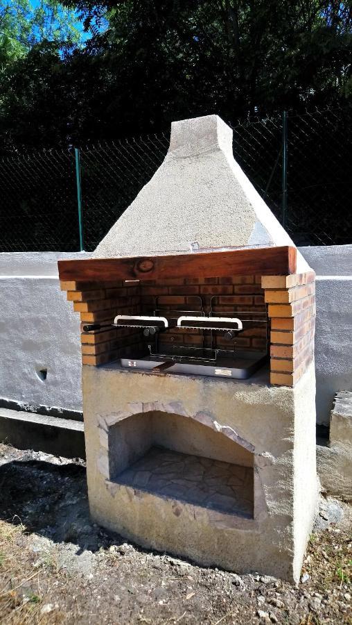 F2 de 45 m2 avec jardin au rdc dans villa chiens OK à 5 min à pied des Thermes de Vernet-les-Bains, location de samedi à samedi Exterior foto